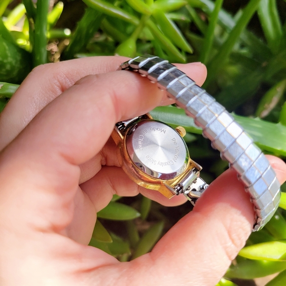 Vintage 17 Jewels Silver & Gold Stretch Watch - Picture 6 of 6